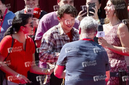 Tom Holland besucht die Fußball-WM Fanzone in Madrid