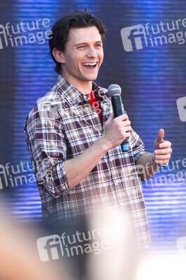 Tom Holland besucht die Fußball-WM Fanzone in Madrid