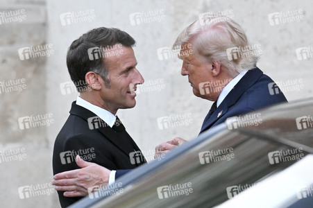 Präsident Macron empfängt Präsident Trump in Versailles