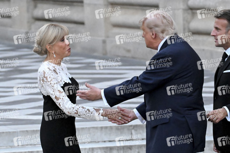 Präsident Macron empfängt Präsident Trump in Versailles