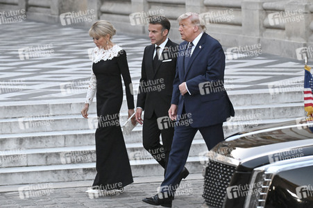 Präsident Macron empfängt Präsident Trump in Versailles