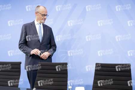 Pressekonferenz nach der Übergabe des Berichts der Altersicherungskommission zur Rentenreform in Berlin