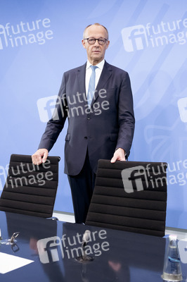 Pressekonferenz nach der Übergabe des Berichts der Altersicherungskommission zur Rentenreform in Berlin