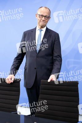 Pressekonferenz nach der Übergabe des Berichts der Altersicherungskommission zur Rentenreform in Berlin