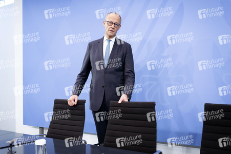 Pressekonferenz nach der Übergabe des Berichts der Altersicherungskommission zur Rentenreform in Berlin