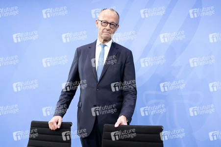 Pressekonferenz nach der Übergabe des Berichts der Altersicherungskommission zur Rentenreform in Berlin