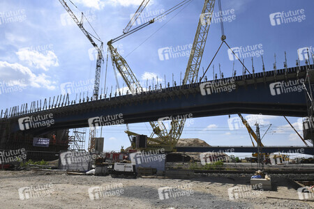 Arbeiten am Neubau der Brücke der B 101 bei Großenhain