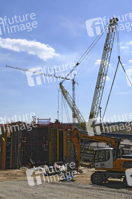 Arbeiten am Neubau der Brücke der B 101 bei Großenhain
