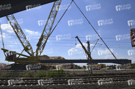 Arbeiten am Neubau der Brücke der B 101 bei Großenhain
