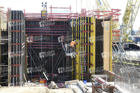 Arbeiten am Neubau der Brücke der B 101 bei Großenhain