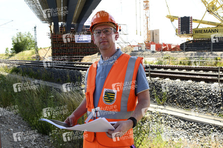 Arbeiten am Neubau der Brücke der B 101 bei Großenhain