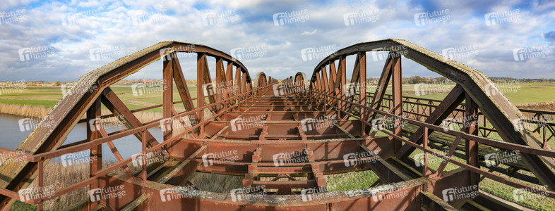 Dömitzer Eisenbahnbrücke in Langendorf