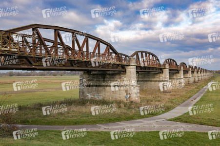 Dömitzer Eisenbahnbrücke in Langendorf