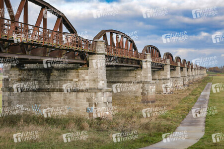 Dömitzer Eisenbahnbrücke in Langendorf