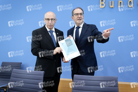 Bundespressekonferenz 'Vorstellung des Verfassungsschutzberichtes 2025' in Berlin