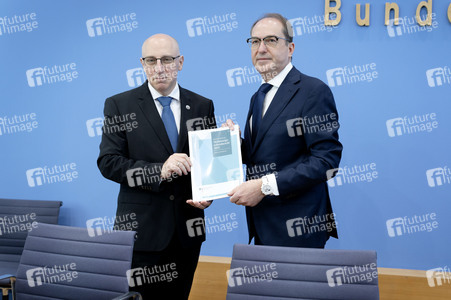 Bundespressekonferenz 'Vorstellung des Verfassungsschutzberichtes 2025' in Berlin