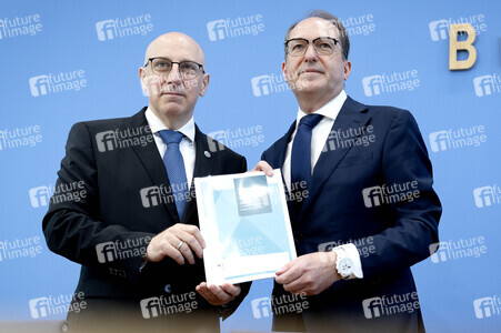 Bundespressekonferenz 'Vorstellung des Verfassungsschutzberichtes 2025' in Berlin