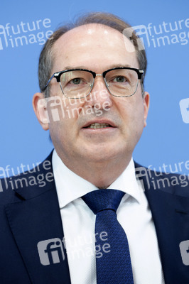 Bundespressekonferenz 'Vorstellung des Verfassungsschutzberichtes 2025' in Berlin