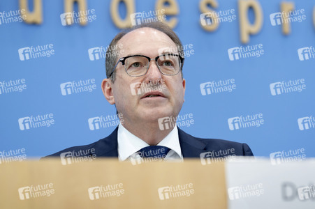 Bundespressekonferenz 'Vorstellung des Verfassungsschutzberichtes 2025' in Berlin