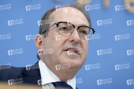 Bundespressekonferenz 'Vorstellung des Verfassungsschutzberichtes 2025' in Berlin