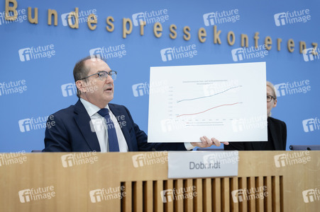 Bundespressekonferenz 'Vorstellung des Verfassungsschutzberichtes 2025' in Berlin