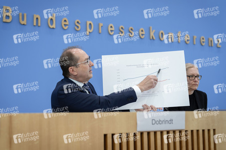 Bundespressekonferenz 'Vorstellung des Verfassungsschutzberichtes 2025' in Berlin