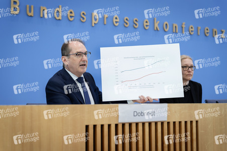Bundespressekonferenz 'Vorstellung des Verfassungsschutzberichtes 2025' in Berlin