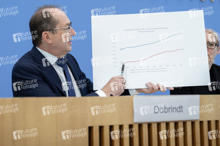 Bundespressekonferenz 'Vorstellung des Verfassungsschutzberichtes 2025' in Berlin