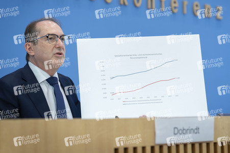 Bundespressekonferenz 'Vorstellung des Verfassungsschutzberichtes 2025' in Berlin