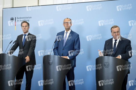 Pressekonferenz nach der Sitzung des Bundeskabinetts in Berlin