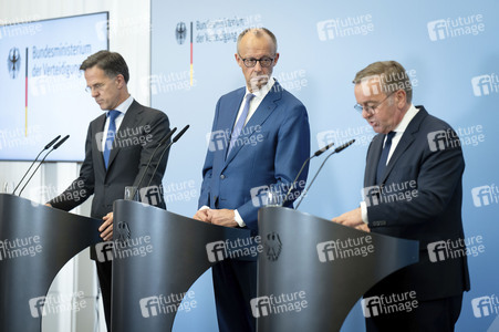 Pressekonferenz nach der Sitzung des Bundeskabinetts in Berlin