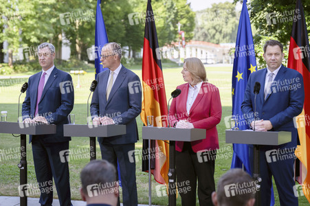Pressekonferenz zu den Ergebnissen des Koalitionsausschusses in Berlin