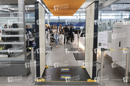 Sicherheitskontrolle am Flughafen Köln/Bonn