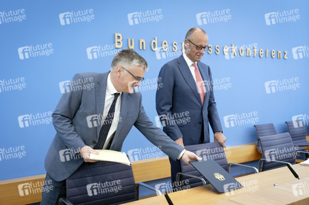 Bundespressekonferenz 'Aktuelle Themen der Innen- und Außenpolitik' in Berlin