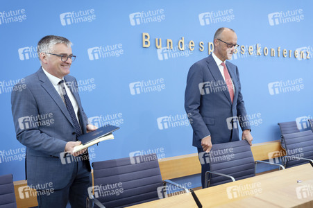 Bundespressekonferenz 'Aktuelle Themen der Innen- und Außenpolitik' in Berlin