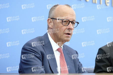 Bundespressekonferenz 'Aktuelle Themen der Innen- und Außenpolitik' in Berlin