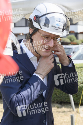 Hendrick Wüst besucht die Siempelkamp Giesserei in Krefeld