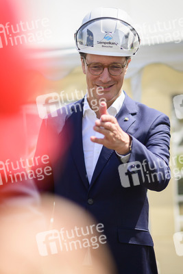 Hendrick Wüst besucht die Siempelkamp Giesserei in Krefeld