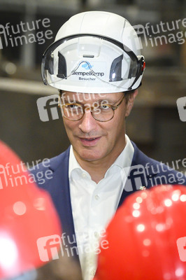 Hendrick Wüst besucht die Siempelkamp Giesserei in Krefeld