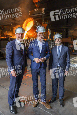 Hendrick Wüst besucht die Siempelkamp Giesserei in Krefeld