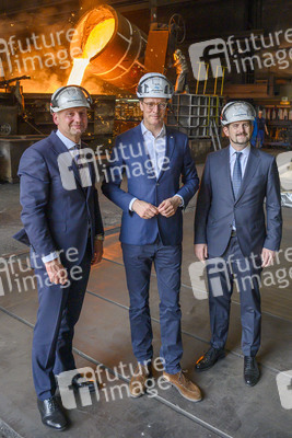 Hendrick Wüst besucht die Siempelkamp Giesserei in Krefeld