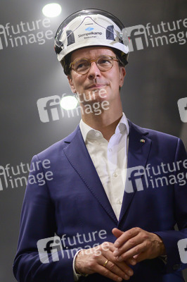 Hendrick Wüst besucht die Siempelkamp Giesserei in Krefeld