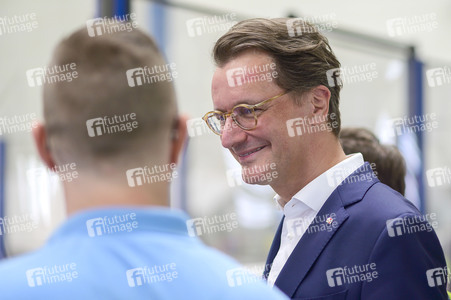 Hendrick Wüst besucht die Siempelkamp Giesserei in Krefeld