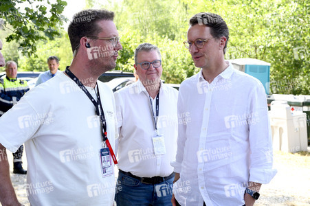 Hendrick Wüst besucht das Parookaville in Weeze
