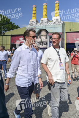 Hendrick Wüst besucht das Parookaville in Weeze