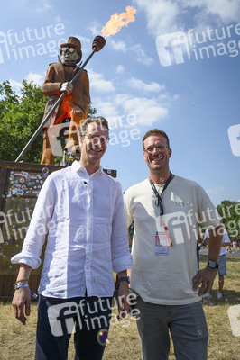 Hendrick Wüst besucht das Parookaville in Weeze