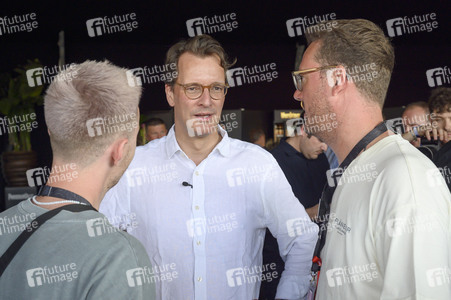 Hendrick Wüst besucht das Parookaville in Weeze
