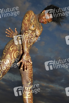 NATURE ART: Auf einem Feld in der Abendsonne / On a Field in the Evening Sun Bodypainting