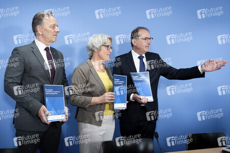 Bundespressekonferenz 'Bundeslagebild Sexualdelikte zum Nachteil von Kindern und Jugendlichen 2025' in Berlin