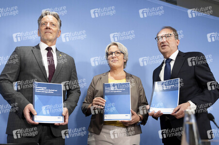Bundespressekonferenz 'Bundeslagebild Sexualdelikte zum Nachteil von Kindern und Jugendlichen 2025' in Berlin